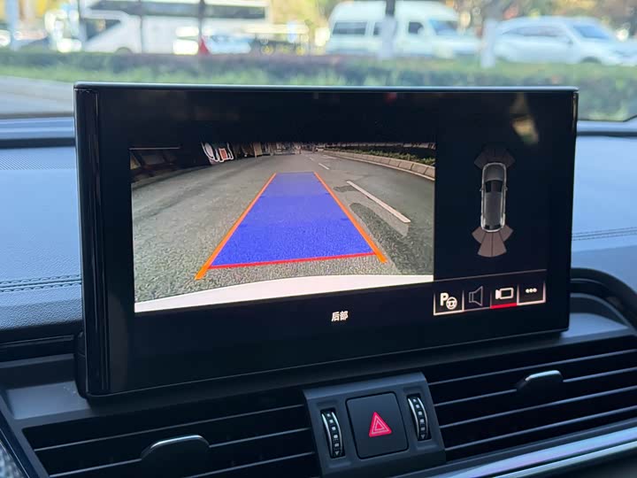 Фото 25 - Audi Q5L