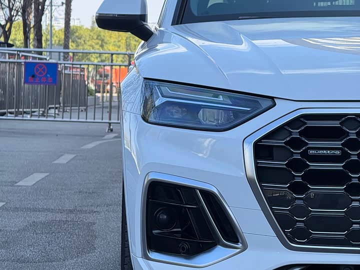 Фото 4 - Audi Q5L