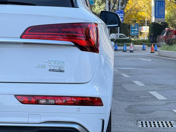 Фото 9 - Audi Q5L