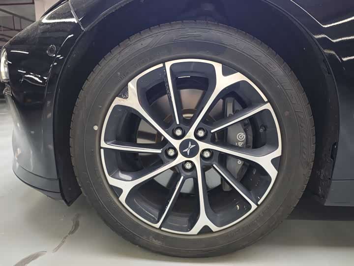 Фото 8 - XPeng P7