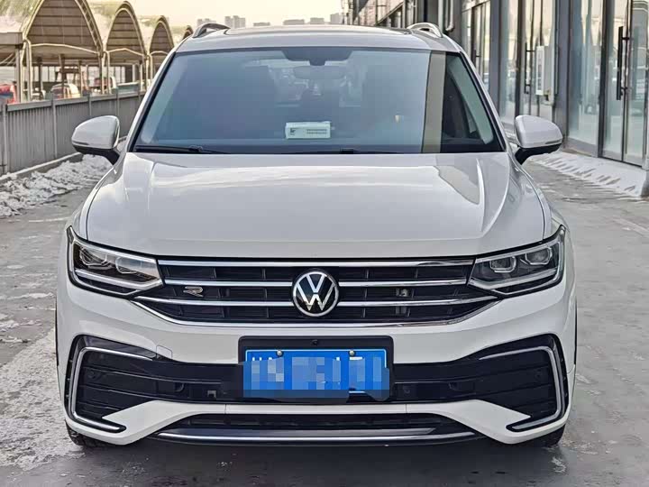 Фото 2 - Volkswagen Tiguan L Pro