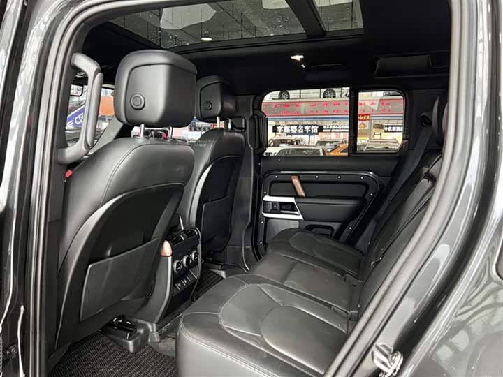 Фото 10 - Land Rover Defender