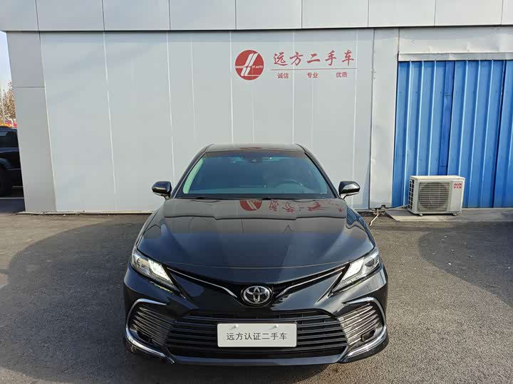 Фото 2 - Toyota Camry