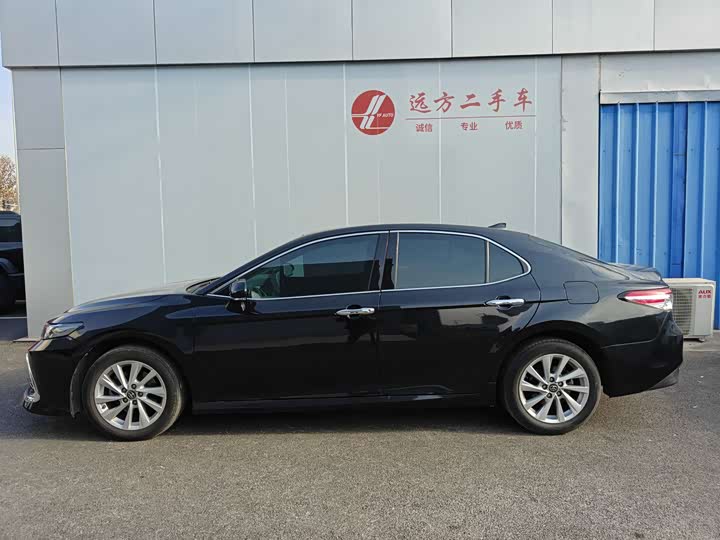 Фото 3 - Toyota Camry