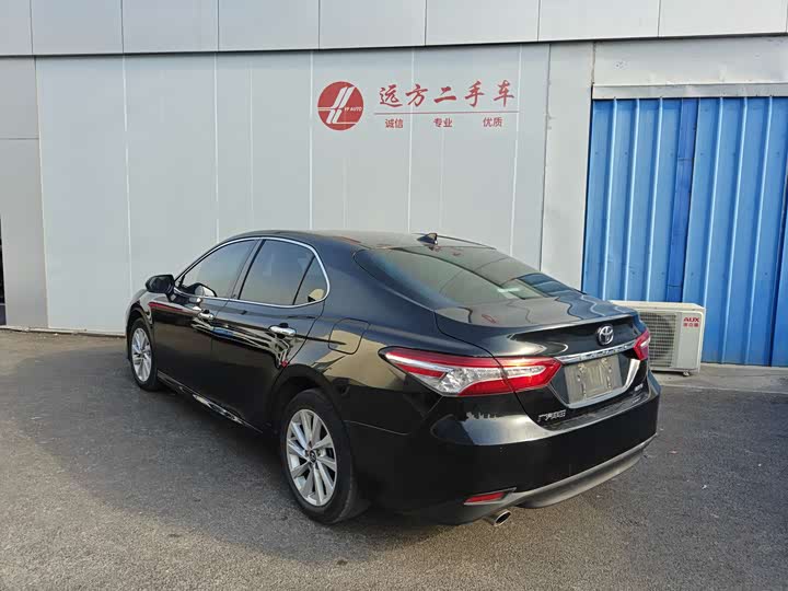Фото 4 - Toyota Camry