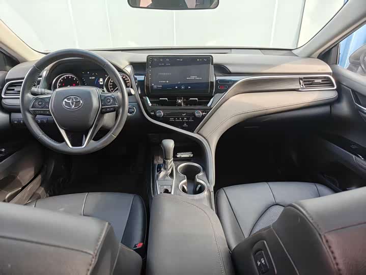 Фото 7 - Toyota Camry