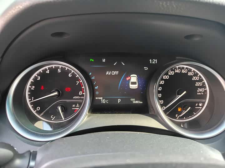 Фото 8 - Toyota Camry