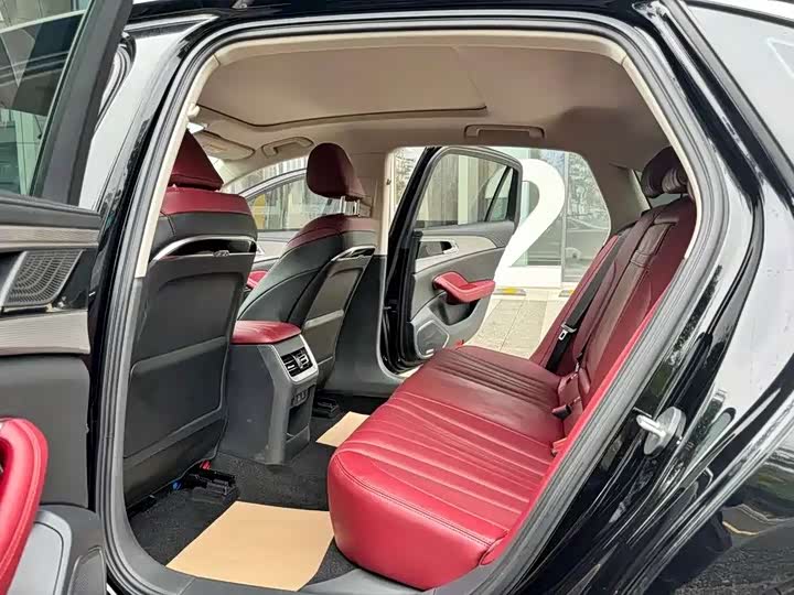 Фото 7 - Hongqi H5