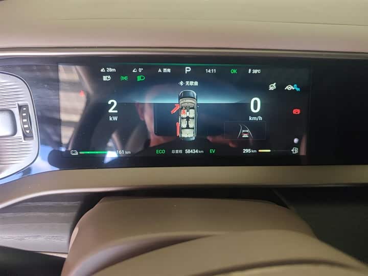 Фото 12 - Denza D9