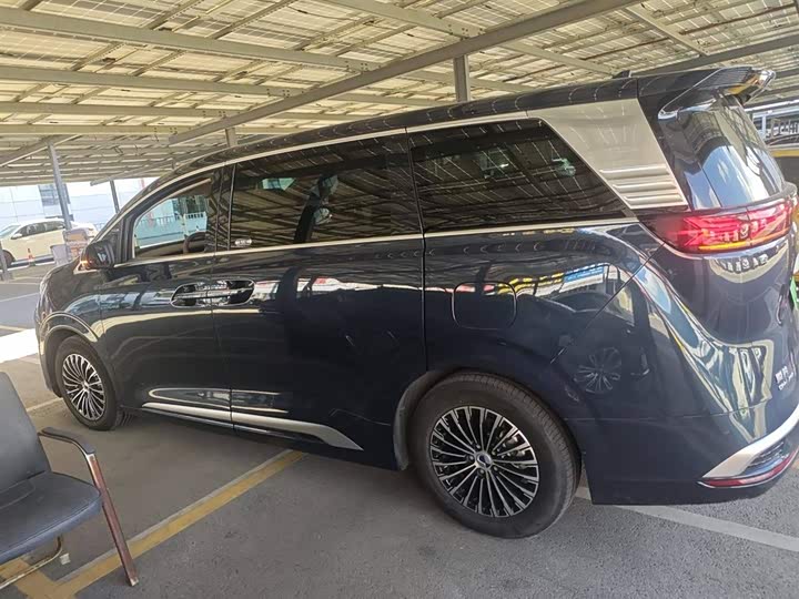 Фото 5 - Denza D9