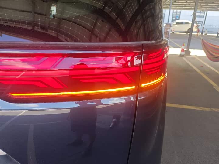 Фото 8 - Denza D9