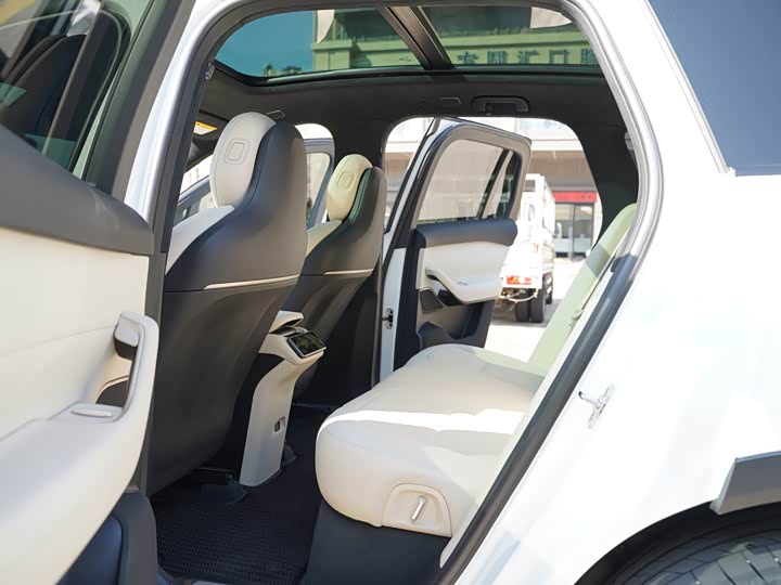 Фото 4 - Nio ES6