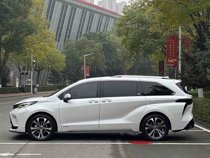 Фото 11 - Toyota Granvia