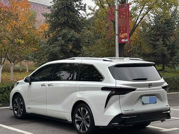 Фото 12 - Toyota Granvia
