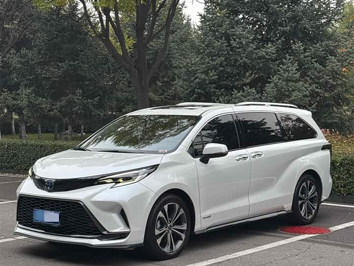 Фото 3 - Toyota Granvia