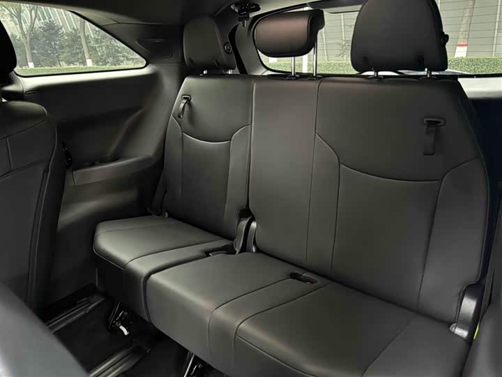 Фото 4 - Toyota Granvia