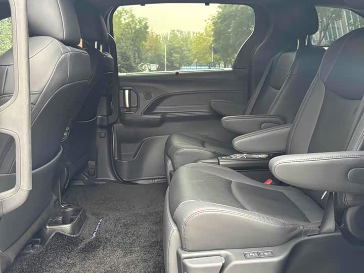 Фото 5 - Toyota Granvia