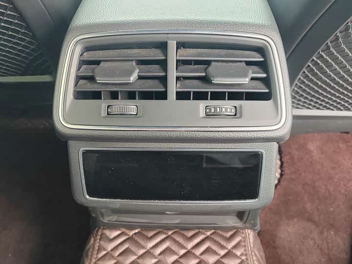 Фото 10 - Audi A6L