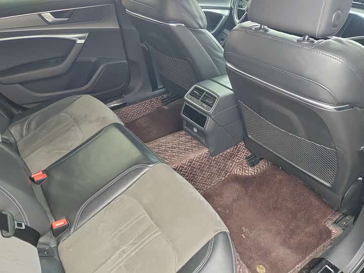 Фото 12 - Audi A6L