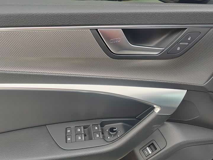 Фото 14 - Audi A6L