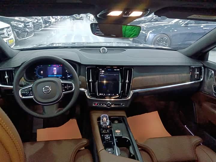 Фото 10 - Volvo S90