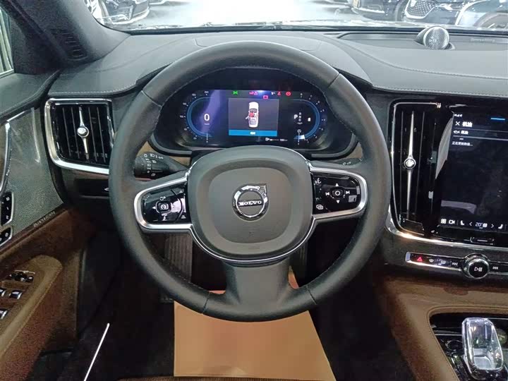 Фото 11 - Volvo S90