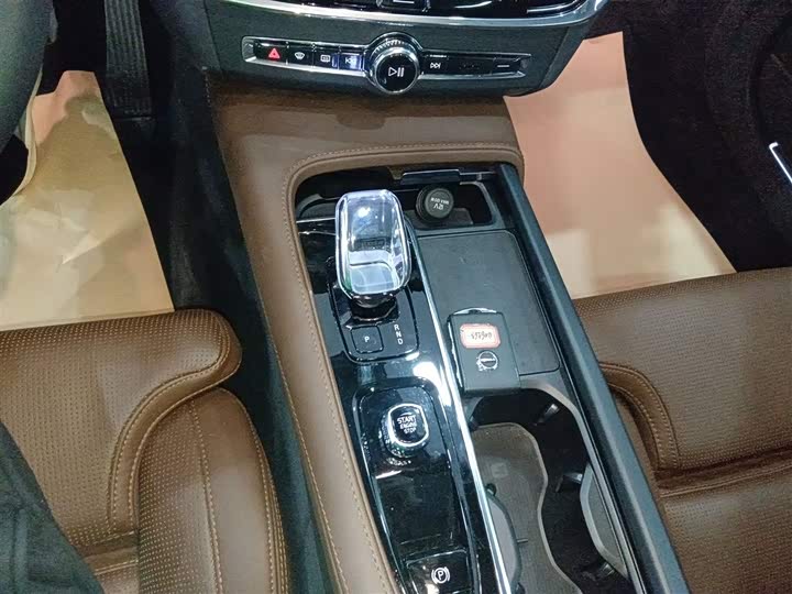 Фото 14 - Volvo S90