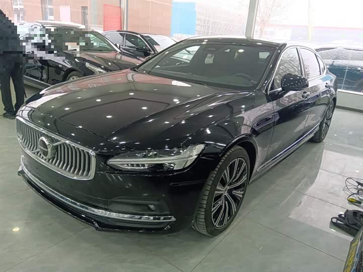 Фото 2 - Volvo S90