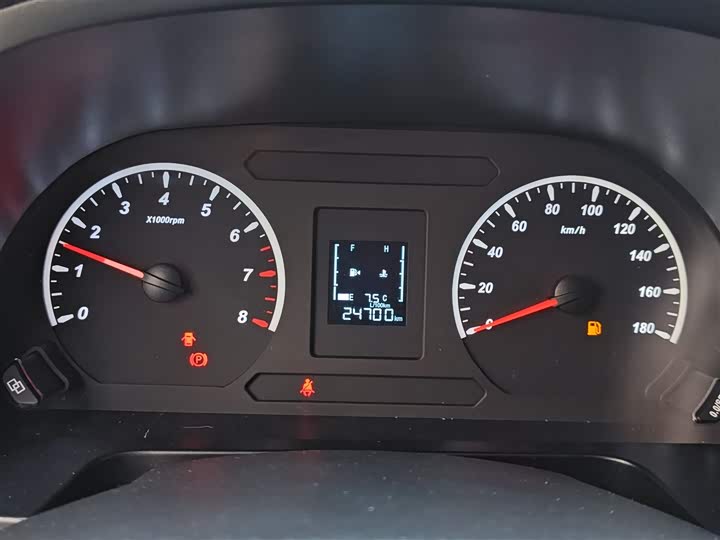 Фото 12 - Dongfeng Forthing Lingzhi M5