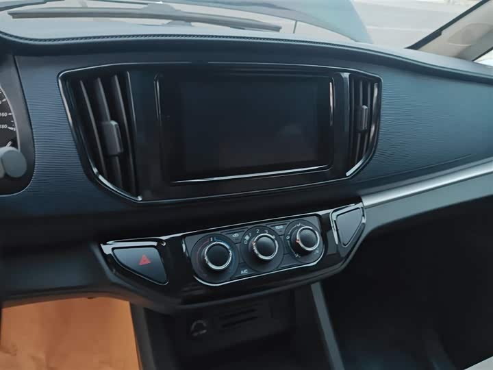 Фото 13 - Dongfeng Forthing Lingzhi M5