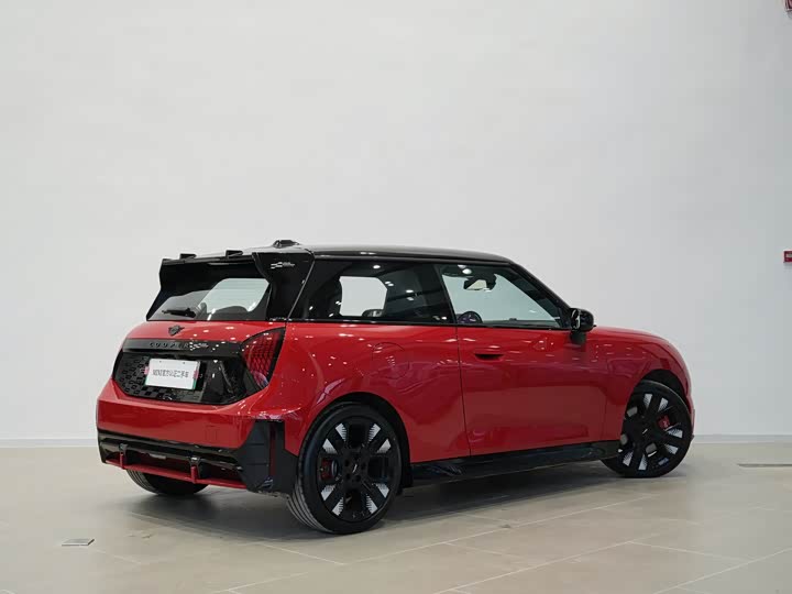 Фото 3 - Mini Cooper JCW