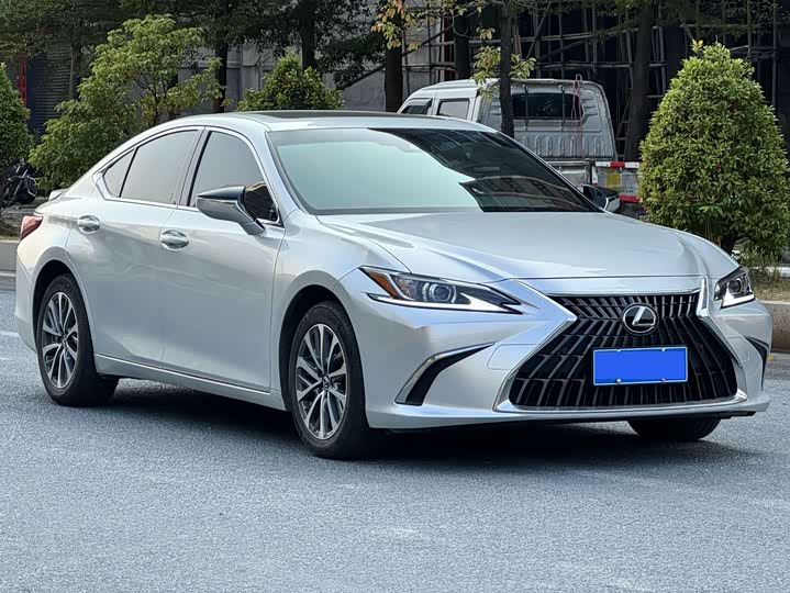 Фото 3 - Lexus ES