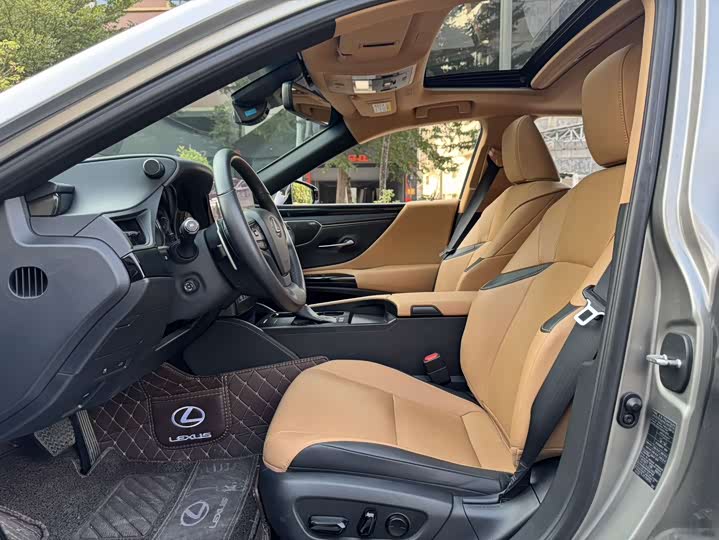 Фото 4 - Lexus ES