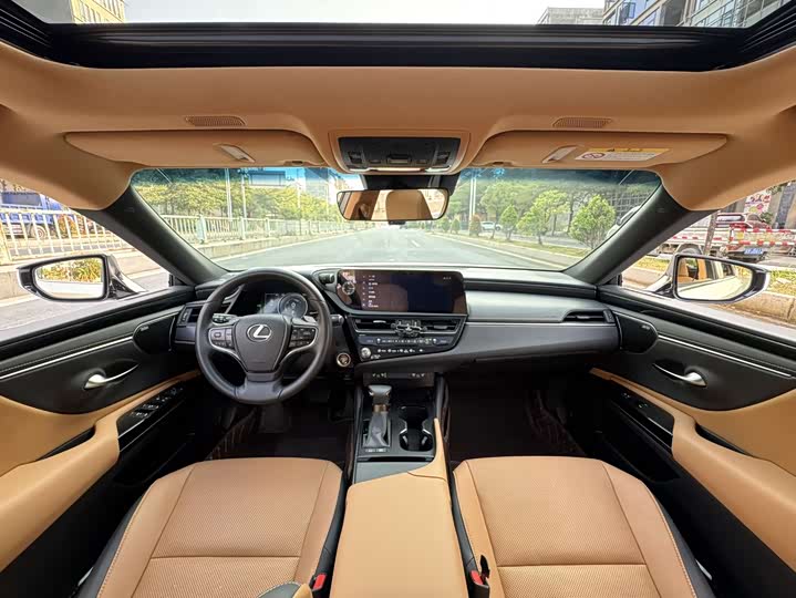 Фото 5 - Lexus ES