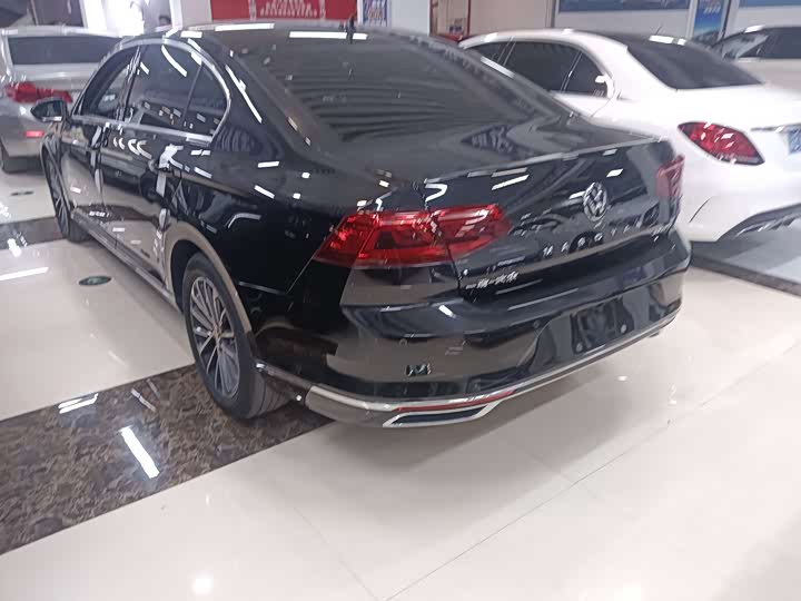 Фото 9 - Volkswagen Magotan