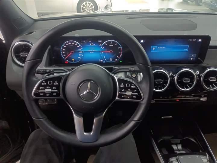 Фото 10 - Mercedes-Benz GLB-Class