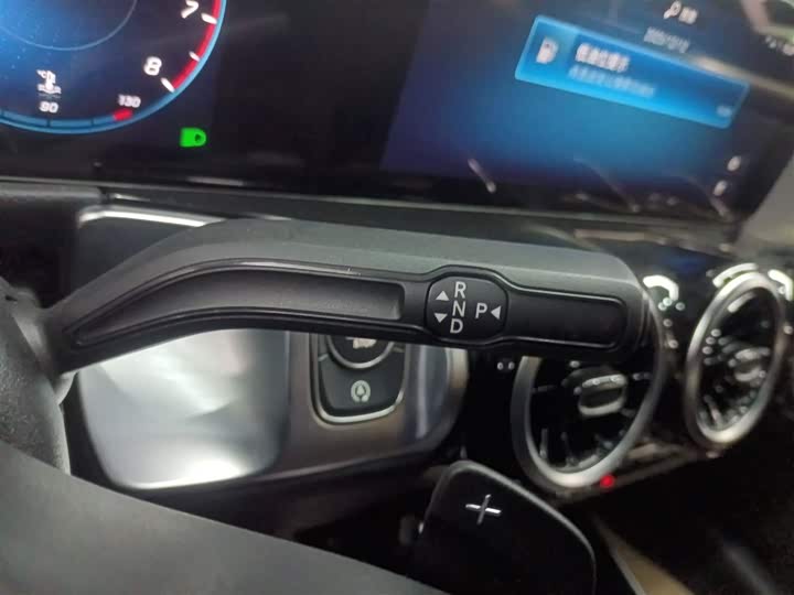 Фото 14 - Mercedes-Benz GLB-Class