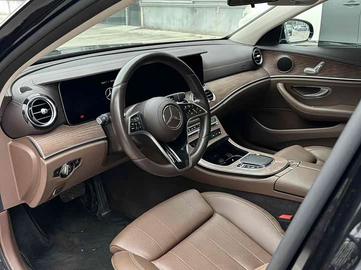 Фото 4 - Mercedes-Benz E-Class