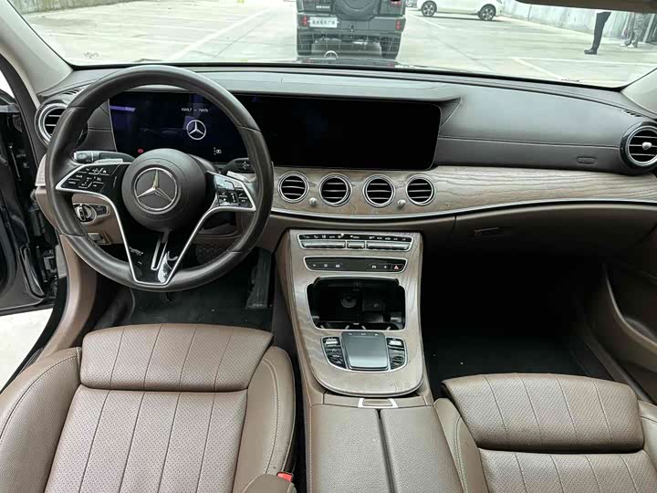 Фото 5 - Mercedes-Benz E-Class