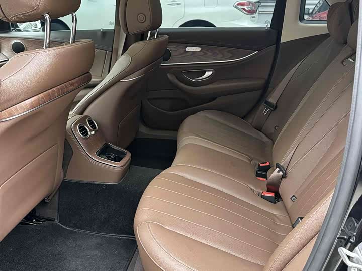 Фото 6 - Mercedes-Benz E-Class