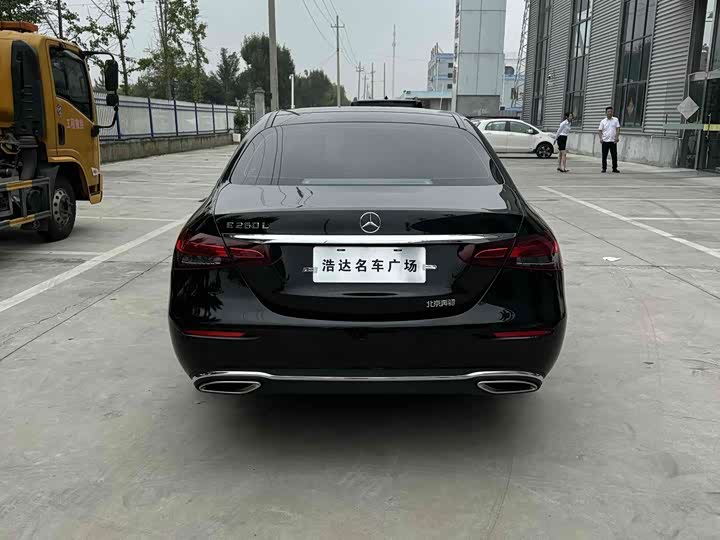 Фото 8 - Mercedes-Benz E-Class