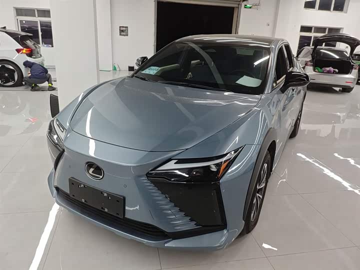 Фото 1 - Lexus RZ