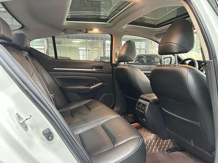 Фото 13 - Nissan Teana