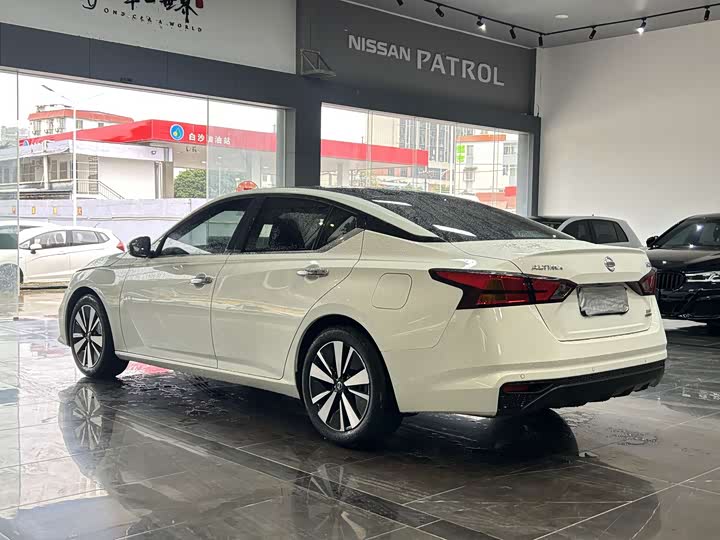 Фото 2 - Nissan Teana