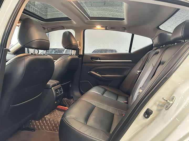 Фото 9 - Nissan Teana