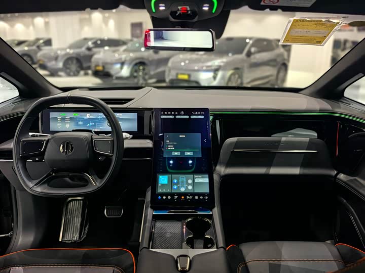 Фото 10 - HiPhi X