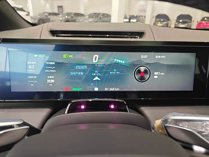 Фото 8 - HiPhi X