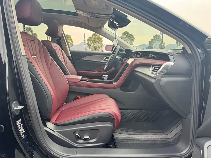 Фото 11 - Hongqi H5