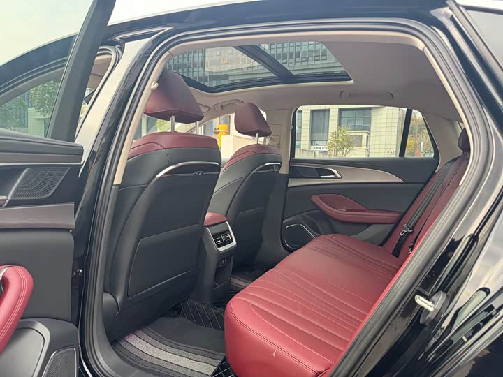 Фото 14 - Hongqi H5