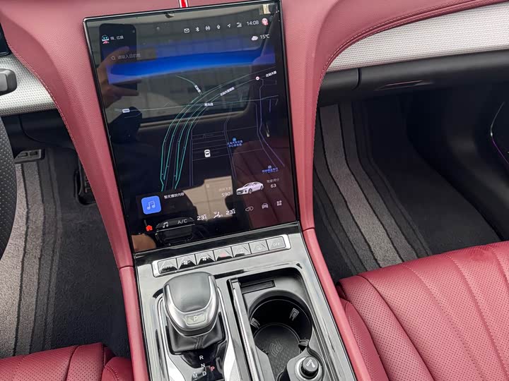 Фото 17 - Hongqi H5